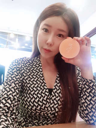 [블랙루즈] 피치 커버 벨벳 쿠션 2종 중 택1 — 5점을 준 리뷰어가 2019년 10월 올린 사용 사진