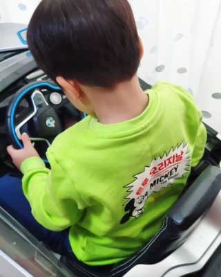 인디고뱅크키즈 레트로 미키 그래픽 맨투맨 — 5점을 준 리뷰어가 2020년 2월 올린 사용 사진