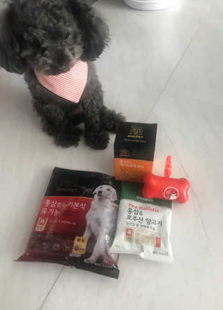 지니펫 해피박스_홍삼함유 북어농축액분말+사료+굿즈 — 4점을 준 리뷰어가 2018년 8월 올린 사용 사진