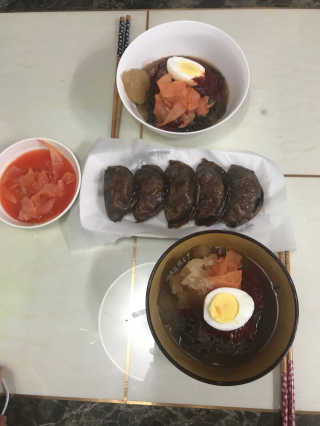 유천냉면 유천 비빔냉면 2인분+메밀지짐만두 280g — 5점을 준 리뷰어가 2018년 6월 올린 사용 사진