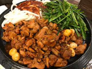 고향원조숯불닭갈비 [고향산천원조숯불닭갈비] 뼈없는 숯불닭갈비 2인세트 — 4.33점을 준 리뷰어가 2018년 9월 올린 사용 사진