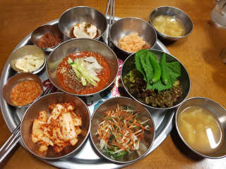 [동네맛집족발] 4개 족발 중 택1 — 5점을 준 리뷰어가 2020년 2월 올린 사용 사진