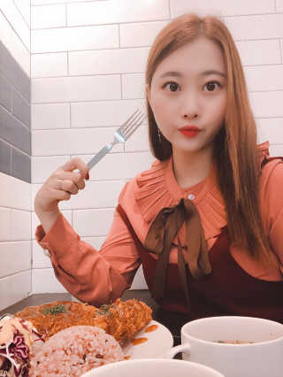 [미스터빠삭 신촌점] 빠삭정식+롤까스 — 4.33점을 준 리뷰어가 2018년 9월 올린 사용 사진