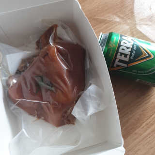 행복먹거리공작소 맥족. 맥주에 빠진 족발 550g + 마늘소스 70g — 4점을 준 리뷰어가 2020년 1월 올린 사용 사진