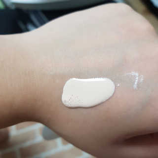 쥴라이Jullai 슈퍼 12 바운스 선 플루이드 SPF50+ PA++++ — 4점을 준 리뷰어가 2019년 7월 올린 사용 사진