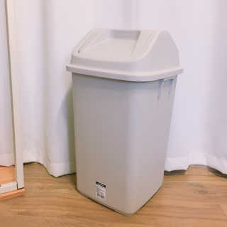 창신리빙 프랑코 퍼블릭 스윙 휴지통 10L, 25L, 35L — 5점을 준 리뷰어가 2019년 8월 올린 사용 사진