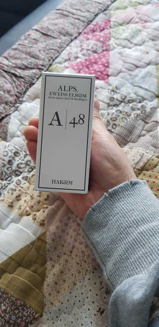 [하킴 코스메틱] 알프48 이바이스 엘럼 — 5점을 준 리뷰어가 2019년 10월 올린 사용 사진