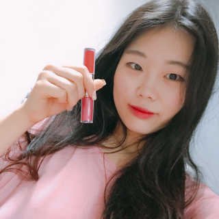 터치인솔 메탈리스트 리퀴드 포일 립스틱 5종 — 5점을 준 리뷰어가 2018년 3월 올린 사용 사진