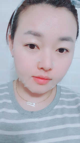 라인플라츠 모이스처라이징 아로니아 에센스 마스크 — 5점을 준 리뷰어가 2019년 3월 올린 사용 사진