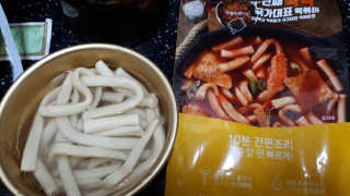 두번째 국떡 국가대표 떡볶이 1팩 + 영미칩 2봉 증정 — 5점을 준 리뷰어가 2019년 2월 올린 사용 사진