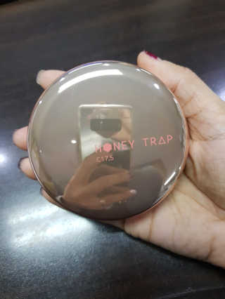 Honey Trap 톤 업 파운데이션 쿠션(W22.5,C17.5) — 4점을 준 리뷰어가 2017년 11월 올린 사용 사진