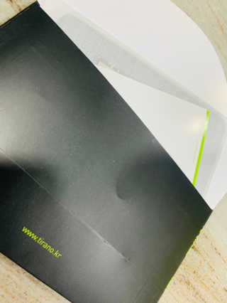 티라노 강화유리 티라노 프라이버시 아이폰 3D 풀점착 풀커버 — 4.5점을 준 리뷰어가 2019년 8월 올린 사용 사진