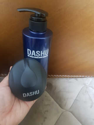 다슈코리아 다슈 단백질 한방 두피 골드 샴푸 500ml +샴푸브러쉬 — 5점을 준 리뷰어가 2019년 10월 올린 사용 사진