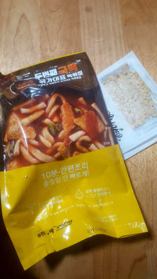 두번째 국떡 국가대표 떡볶이 1팩 + 영미칩 2봉 증정 — 5점을 준 리뷰어가 2019년 2월 올린 사용 사진
