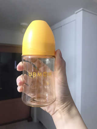 유비맘 PPSU 젖병 노꼭지_200ml_컬러 랜덤 발송 — 5점을 준 리뷰어가 2019년 12월 올린 사용 사진