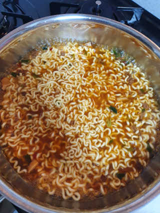 라면 그대로가 제일 맛있는 더엄마라면 — 5점을 준 리뷰어가 2019년 6월 올린 사용 사진