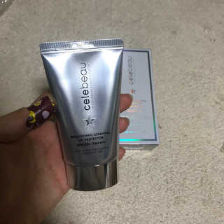 셀레뷰 브라이트닝 에센셜 UV프로텍터 SPF 50+ PA++++ — 5점을 준 리뷰어가 2017년 12월 올린 사용 사진