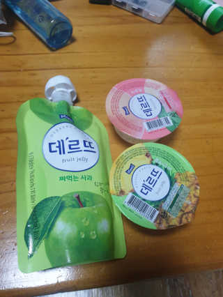 데르뜨 떠먹는 과일 3종, 짜먹는 과일 2종 총 10개 체험 — 4점을 준 리뷰어가 2020년 3월 올린 사용 사진