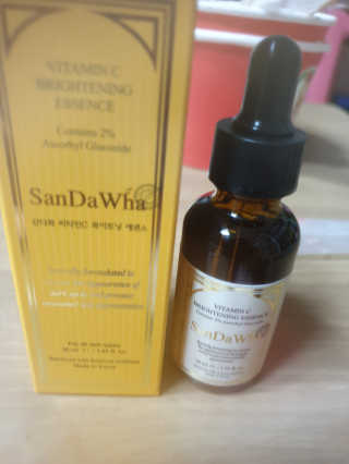 [스킨큐어] 산다화 비타민C 화이트닝 에센스 30ml — 4점을 준 리뷰어가 2019년 7월 올린 사용 사진