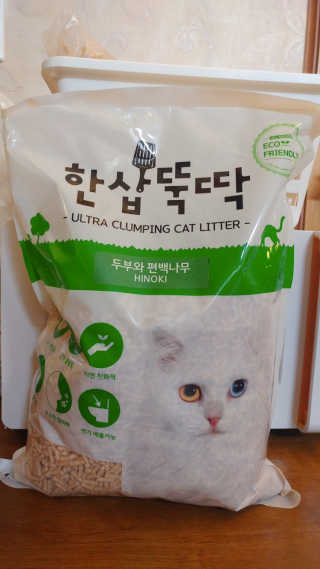 [펫토리아] BEST 고양이두부모래 6L 한삽뚝딱 — 5점을 준 리뷰어가 2018년 12월 올린 사용 사진
