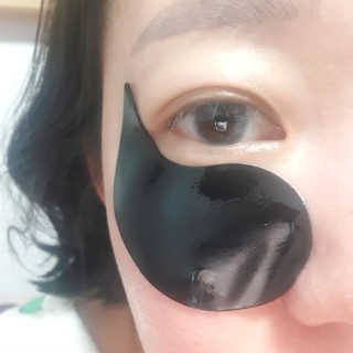 퓨어힐스 포어 클리어 블랙 챠콜 아이패치 — 2점을 준 리뷰어가 2019년 3월 올린 사용 사진