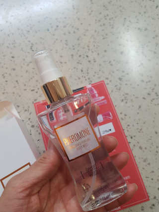 레드컨테이너 페로몬향 퍼퓸 바디미스트 80ml — 4.5점을 준 리뷰어가 2019년 12월 올린 사용 사진