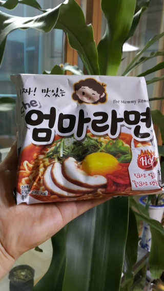 라면 그대로가 제일 맛있는 더엄마라면 — 5점을 준 리뷰어가 2019년 7월 올린 사용 사진