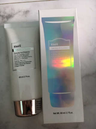 소프트 에어리 UV 에센스 SPF 50 PA ++++ — 5점을 준 리뷰어가 2019년 3월 올린 사용 사진
