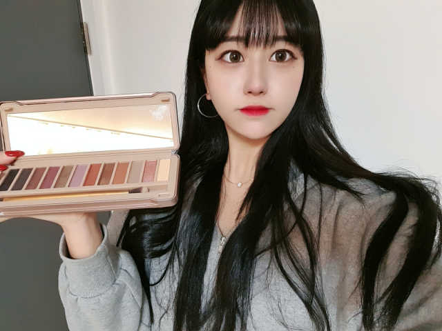 컬러딥 12색 글램샤인 아이섀도우 팔레트 리뷰 사진