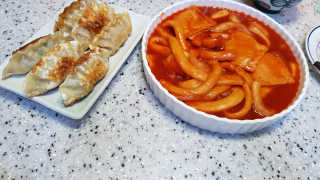 두번째 국떡 국가대표 떡볶이 1팩 + 영미칩 2봉 증정 — 4점을 준 리뷰어가 2019년 2월 올린 사용 사진