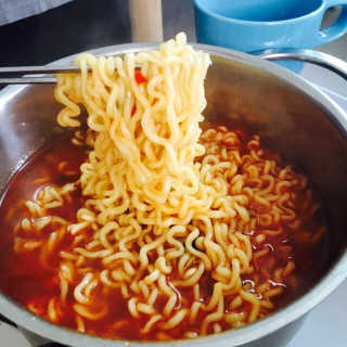 라면 그대로가 제일 맛있는 더엄마라면 — 4.5점을 준 리뷰어가 2019년 7월 올린 사용 사진