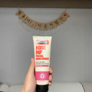 SWISSE 스위스 로즈힙 페이셜 모이스처라이저 로션 — 3점을 준 리뷰어가 2019년 12월 올린 사용 사진