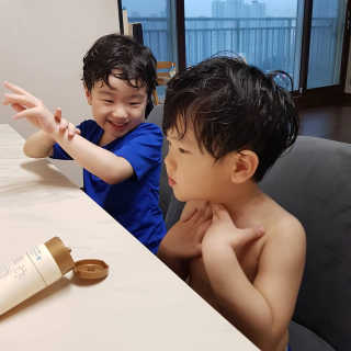 뷰티여우_아토클리닉 [아토클리닉] 아기들이 쓰는 보습, 진정 수딩젤 2개 — 5점을 준 리뷰어가 2019년 5월 올린 사용 사진