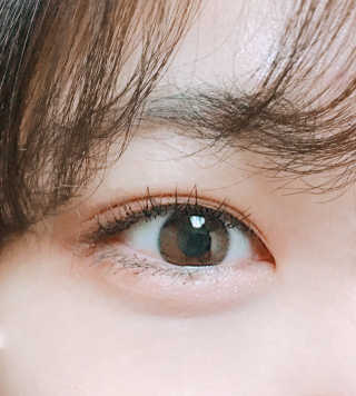 헤이미쉬 데일리즘 코랄릭 스틱 아이 섀도우 — 5점을 준 리뷰어가 2018년 3월 올린 사용 사진