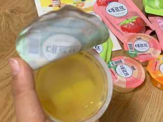 데르뜨 떠먹는 과일 3종, 짜먹는 과일 2종 총 10개 체험 — 5점을 준 리뷰어가 2020년 3월 올린 사용 사진