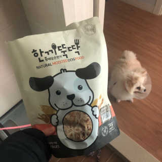 [펫토리아] 맛도 영양도 BEST 한끼뚝딱 강아지 사료 — 5점을 준 리뷰어가 2018년 12월 올린 사용 사진