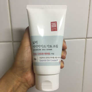 일리윤 세라마이드 아토 집중 크림 — 4.67점을 준 리뷰어가 2017년 6월 올린 사용 사진