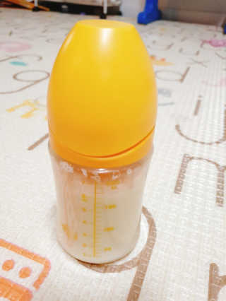 유비맘 PPSU 젖병 노꼭지_200ml_컬러 랜덤 발송 — 5점을 준 리뷰어가 2019년 12월 올린 사용 사진