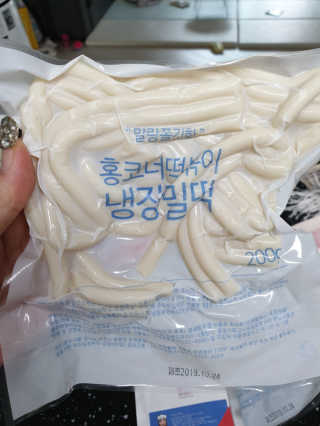 [홍코너떡볶이]옛날떡볶이 인기맛 4팩세트 — 5점을 준 리뷰어가 2019년 11월 올린 사용 사진