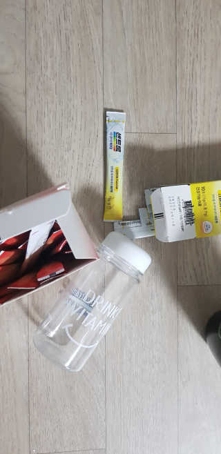 센트룸 아쿠아비타 레몬향, 딸기향 — 5점을 준 리뷰어가 2019년 7월 올린 사용 사진