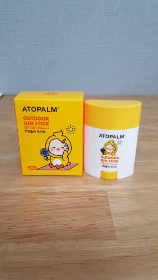 아토팜 야외놀이 선스틱 SPF50+ PA++++ — 4점을 준 리뷰어가 2020년 3월 올린 사용 사진