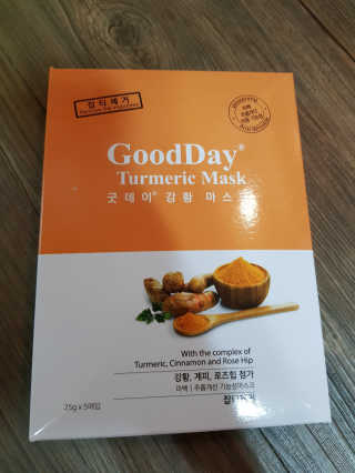 GoodDay Skincare GoodDay 강황 마스크 — 5점을 준 리뷰어가 2019년 5월 올린 사용 사진