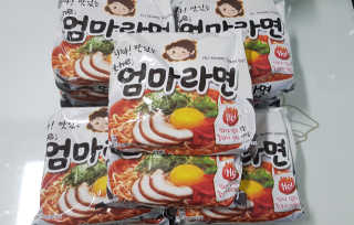 라면 그대로가 제일 맛있는 더엄마라면 — 5점을 준 리뷰어가 2019년 6월 올린 사용 사진