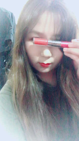 터치인솔 메탈리스트 리퀴드 포일 립스틱 5종 — 5점을 준 리뷰어가 2018년 3월 올린 사용 사진