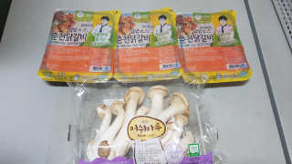 뜰아채유통 춘천닭갈비덮밥소스와 머쉬마루 버섯 — 5점을 준 리뷰어가 2018년 10월 올린 사용 사진