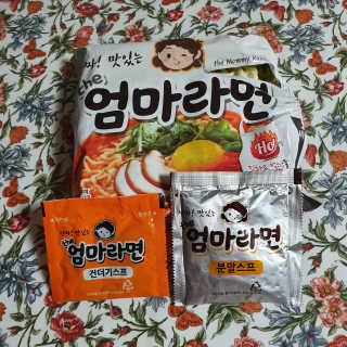 라면 그대로가 제일 맛있는 더엄마라면 — 4점을 준 리뷰어가 2019년 7월 올린 사용 사진