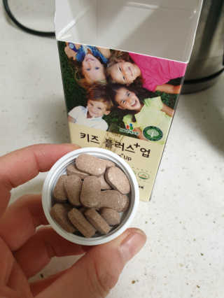 비타맘 키즈플러스업 성장기 어린이 멀티비타민미네랄 120정 — 5점을 준 리뷰어가 2020년 1월 올린 사용 사진