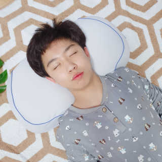 아임슬리핑 프리넥 참편한 메모리폼 경추베개 — 5점을 준 리뷰어가 2020년 1월 올린 사용 사진