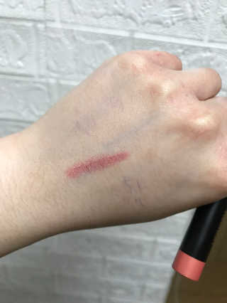 헤이미쉬 데일리즘 코랄릭 스틱 아이 섀도우 — 4.67점을 준 리뷰어가 2018년 3월 올린 사용 사진