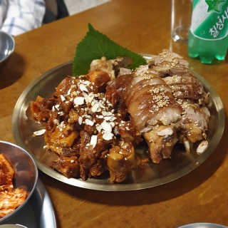 [동네맛집족발] 4개 족발 중 택1 — 5점을 준 리뷰어가 2019년 12월 올린 사용 사진
